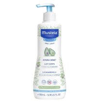 Hydratez la peau de bébé avec le lait corps Mustela Hydra Bébé 300ml. Texture fluide, naturelle et légère pour un confort immédiat dès la naissance.