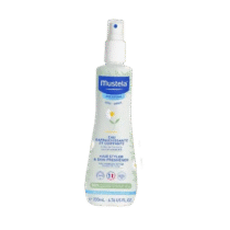 Démêlez et parfumez en douceur les cheveux de bébé avec l’Eau Coiffante Rafraîchissante Mustela 200ml. Dès la naissance, sans rinçage, enrichie en camomille.