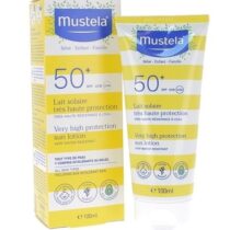 Protégez la peau fragile de bébé avec Mustela Lait Solaire SPF 50+ 100ml. Très haute protection, résistant à l’eau, sans parfum, dès la naissance. Peaux sensibles.