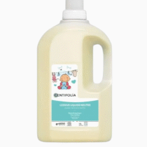 La lessive liquide neutre Centifolia 1,5L nettoie efficacement le linge de toute la famille. Hypoallergénique, sans parfum, idéale pour les peaux sensibles et les bébés.