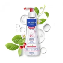 Nettoyez en douceur la peau de bébé avec Mustela Eau Nettoyante Apaisante 300ml. Sans rinçage, sans parfum, idéale pour les peaux très sensibles dès la naissance.
