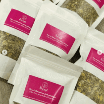 Favorisez naturellement votre lactation avec la tisane d’allaitement Breast is Best with Myriam à base de plantes galactogènes. Idéale pour les mamans allaitantes dès la naissance.