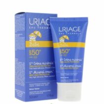 La Uriage Bébé 1ère Crème Minérale SPF 50+ protège efficacement du soleil la peau fragile de bébé. Sans parfum, résistante à l’eau, dès la naissance.